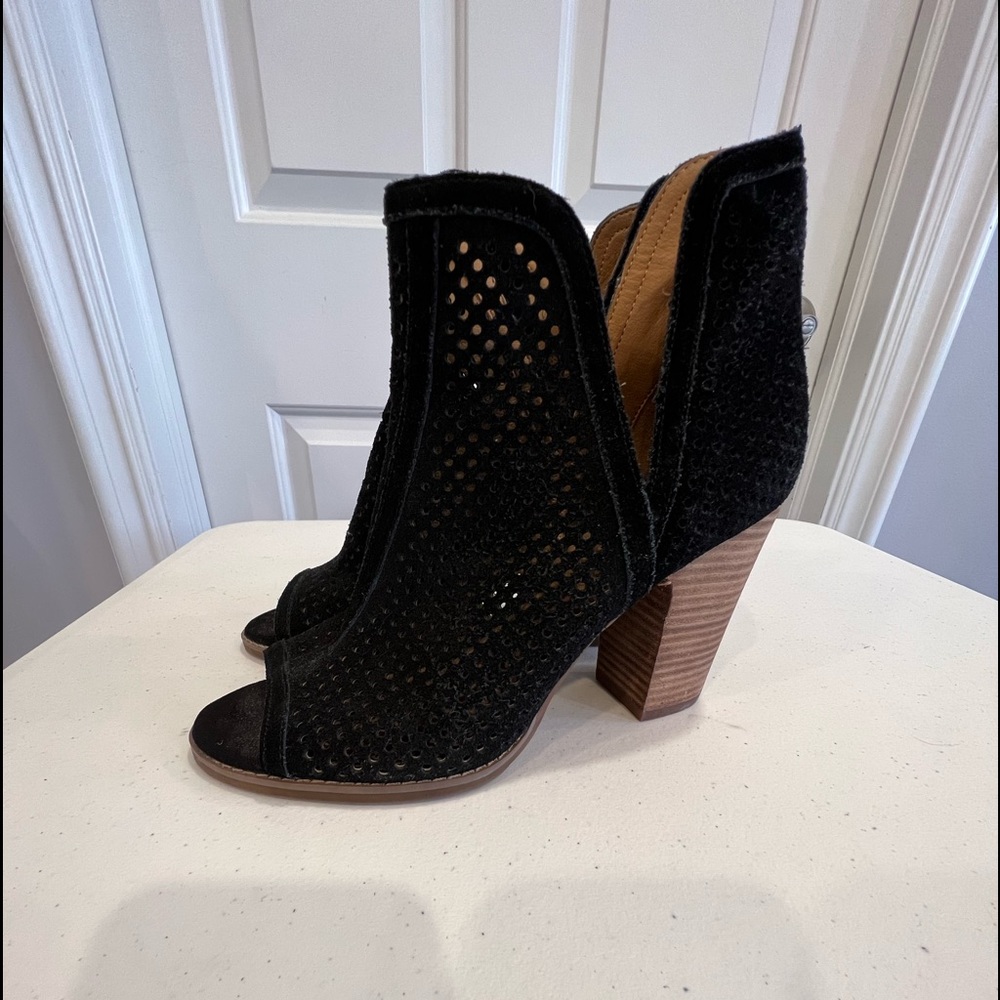 Lucky perforated heel